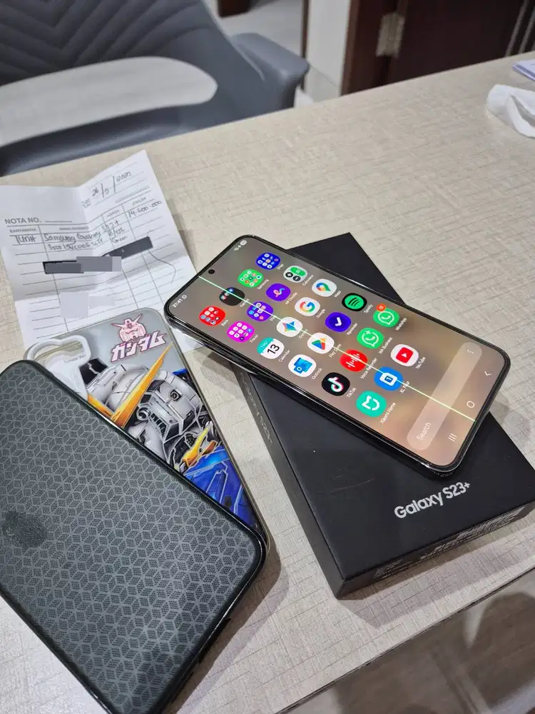samsung s23 plus like new ,minus lcd garis 1