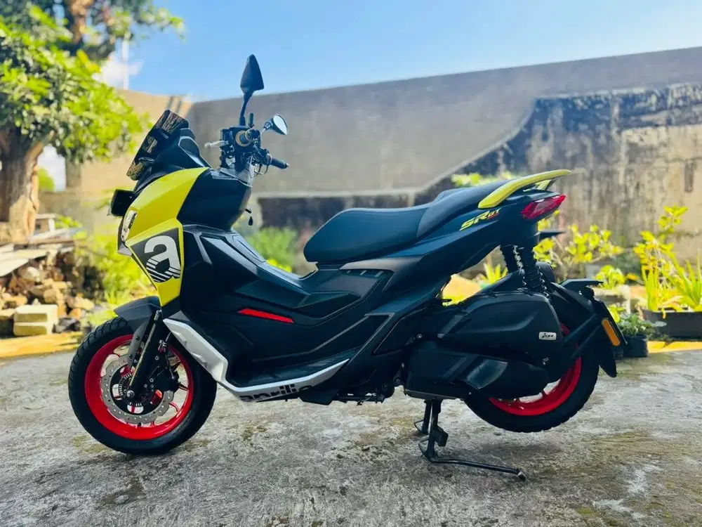 Premium Scooter 2023 Aprilia SR GT 200