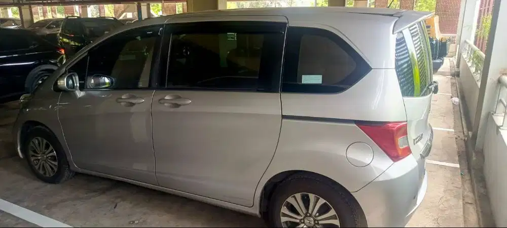 Dijual Honda Freed tahun 2013
