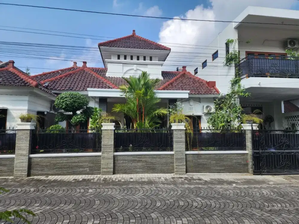 RUMAH MEWAH DALAM PERUM DI MAGUWOHARJO DEPOK