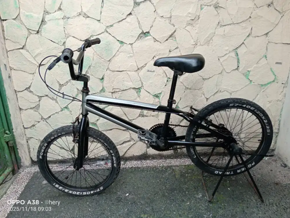 Jual butuh sepeda BMX wim cyle UK 20 minus rantai dan kabel rem
