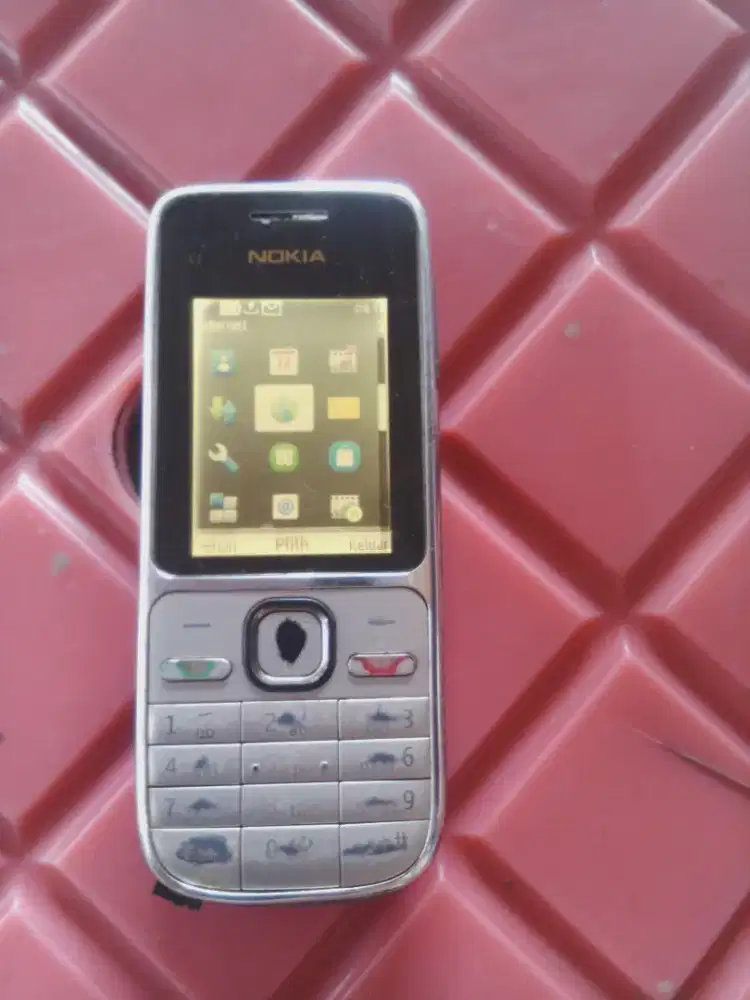 Nokia C2. +Carger
