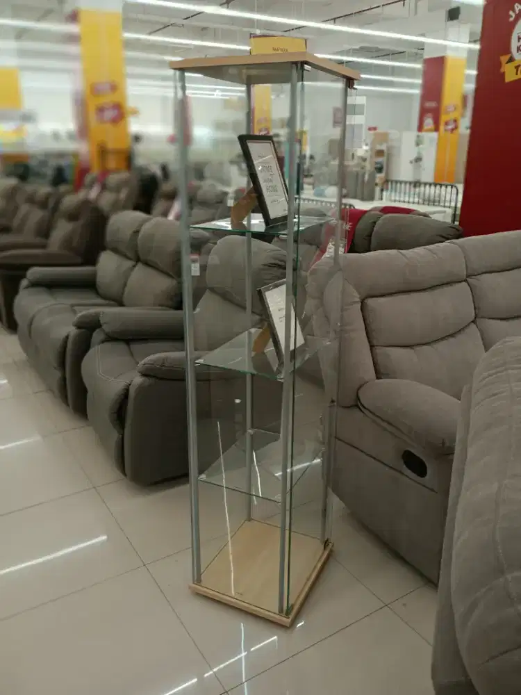 Lemari kaca / lemari helm / lemari tas