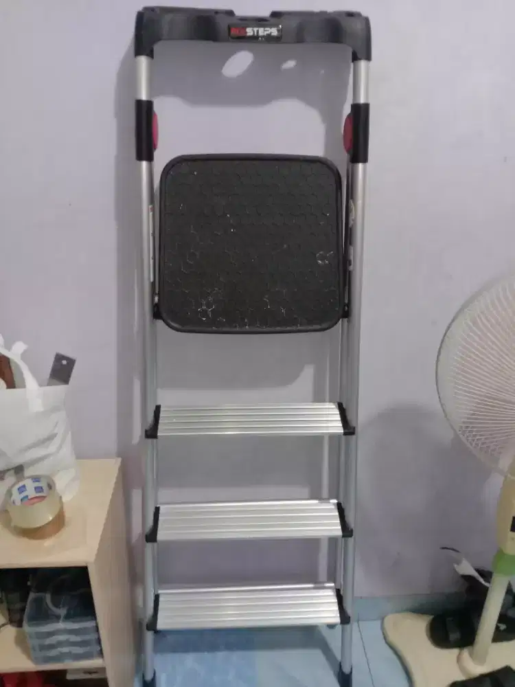 Tangga lipat krisbow