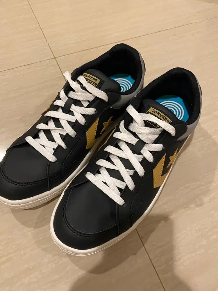Sepatu Converse baru ( Ori )