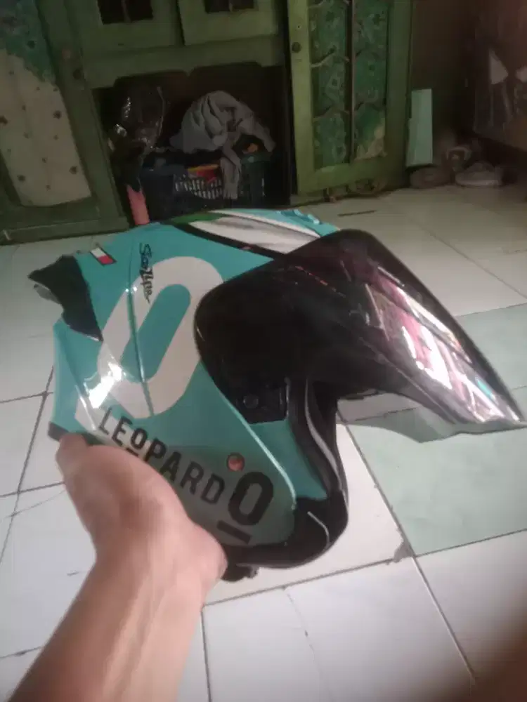 Jual helm Mash baru masih bagus 200 nego tipis