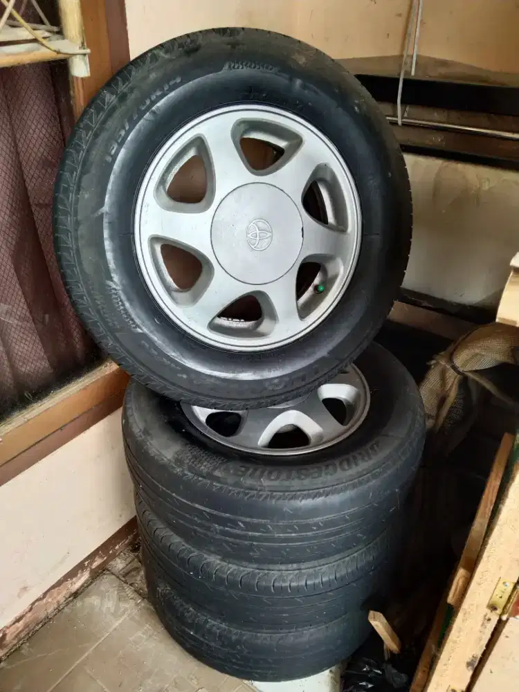 Velg dan ban Toyota kijang kapsul ring 14