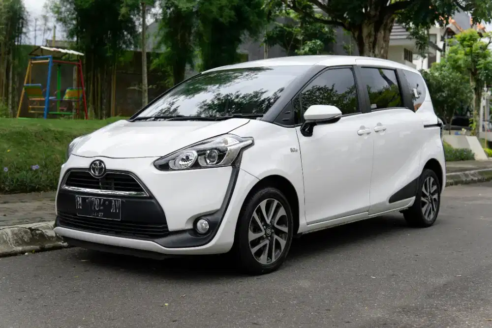 Sienta V 1.5 Matic 2017. Sienta. V. 1.5. AT