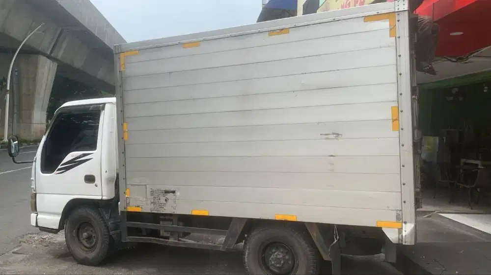 Isuzu NKR 55 Light Truck Box 2013