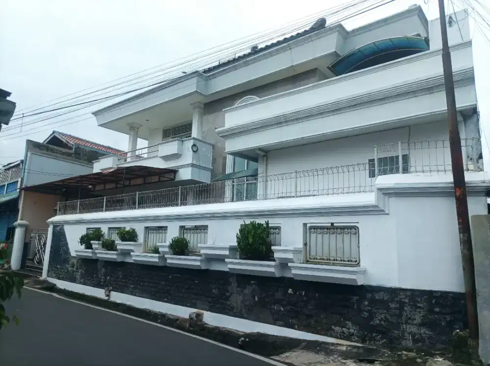 Disewakan Rumah 2 Lantai ragunan Pinggir jalan