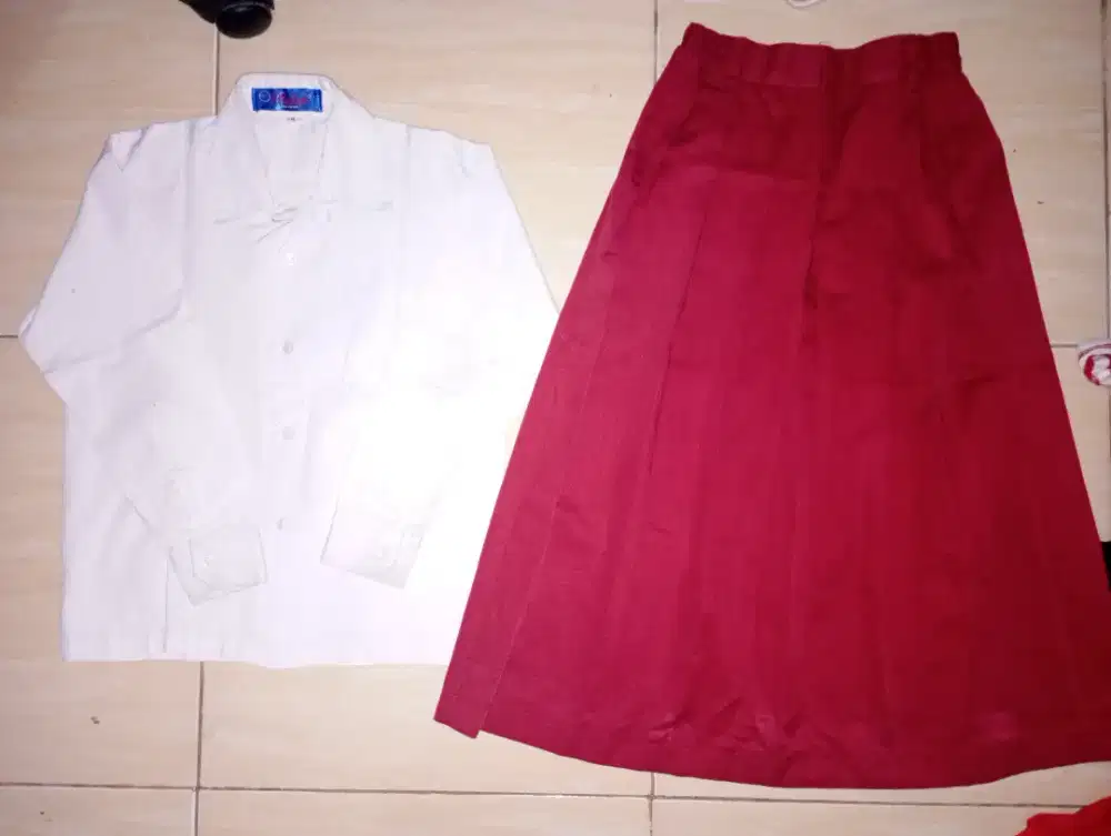 Setelan seragam SD kelas 1