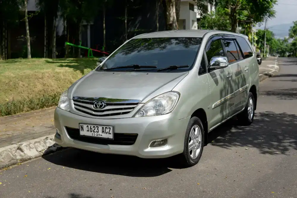 Innova G bensin matic 2011. Innova. G. 2.0. AT