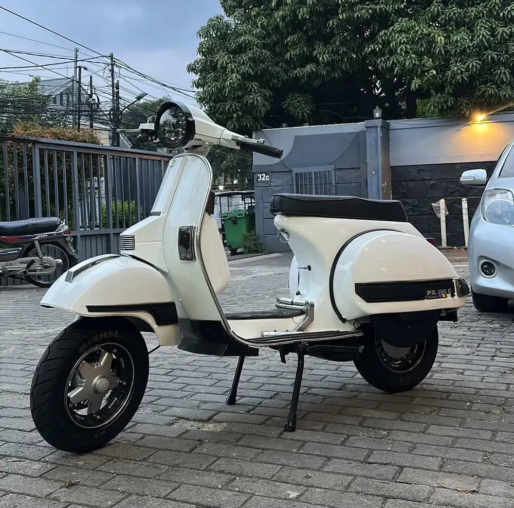 Vespa PX 150 1991 Black and White