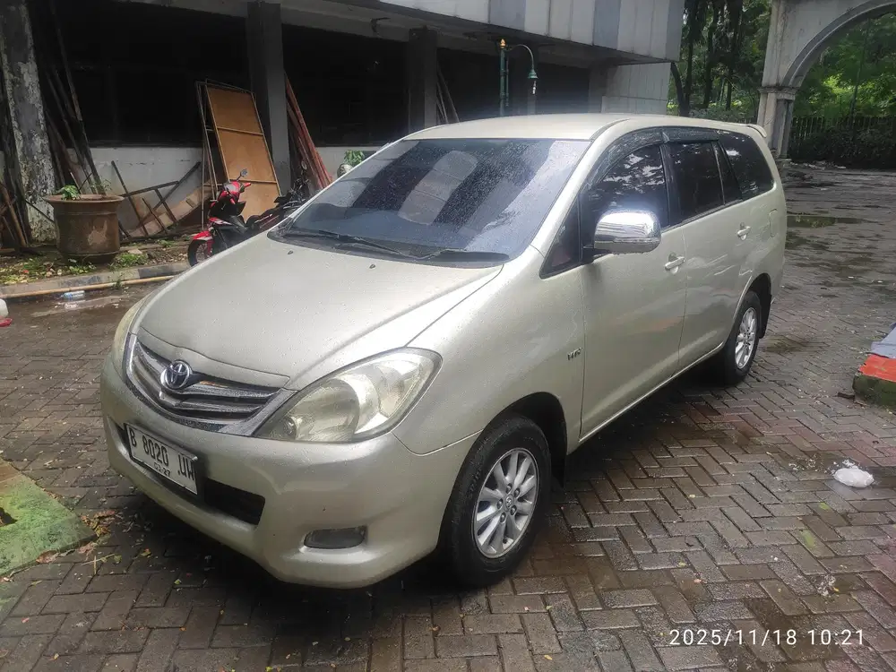 Toyota Kijang Innova 2005 Bensin