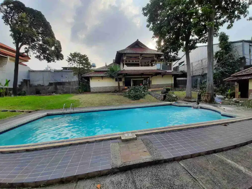 Exclusive House + Swimming Pool in South Jakarta