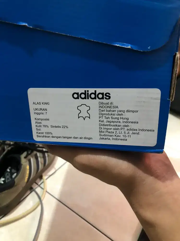 Sepatu Adidas spezial warna army