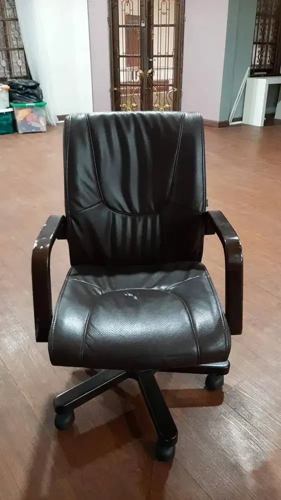 Kursi Direksi Merk Informa