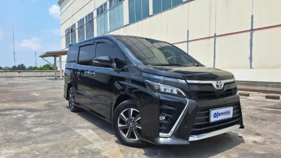 TERMURAH Toyota Voxy 2.0 Bensin-AT 2018 UKK B