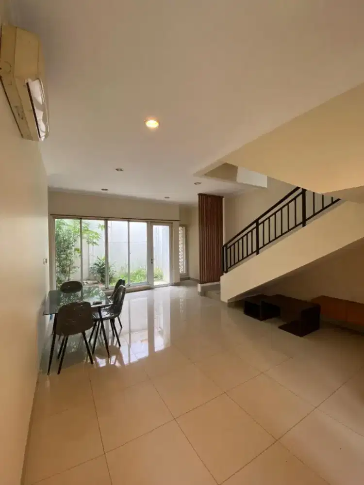 Disewakan rumah full furnish dkt clubhouse c amanda di sumarecon bdg