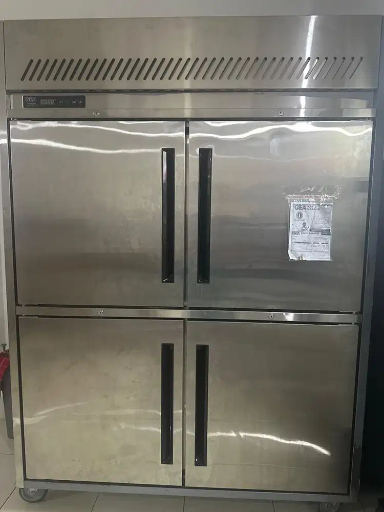 GEA Freezer besar