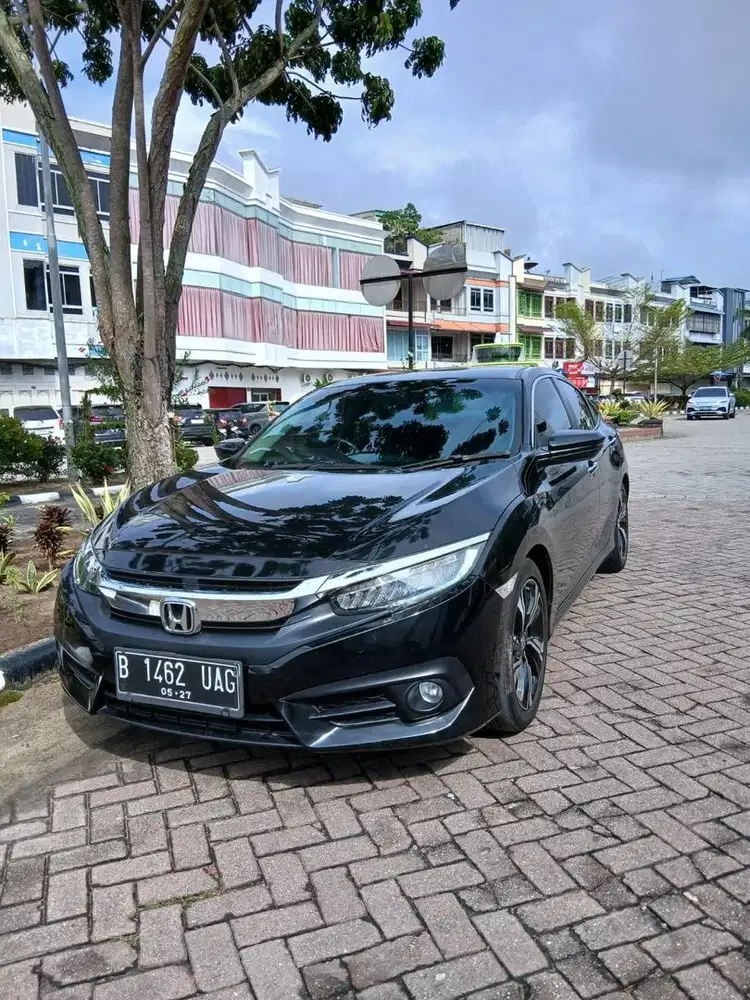 Civic ES 2017 Warna Hitam – Terawat & Surat Lengkap