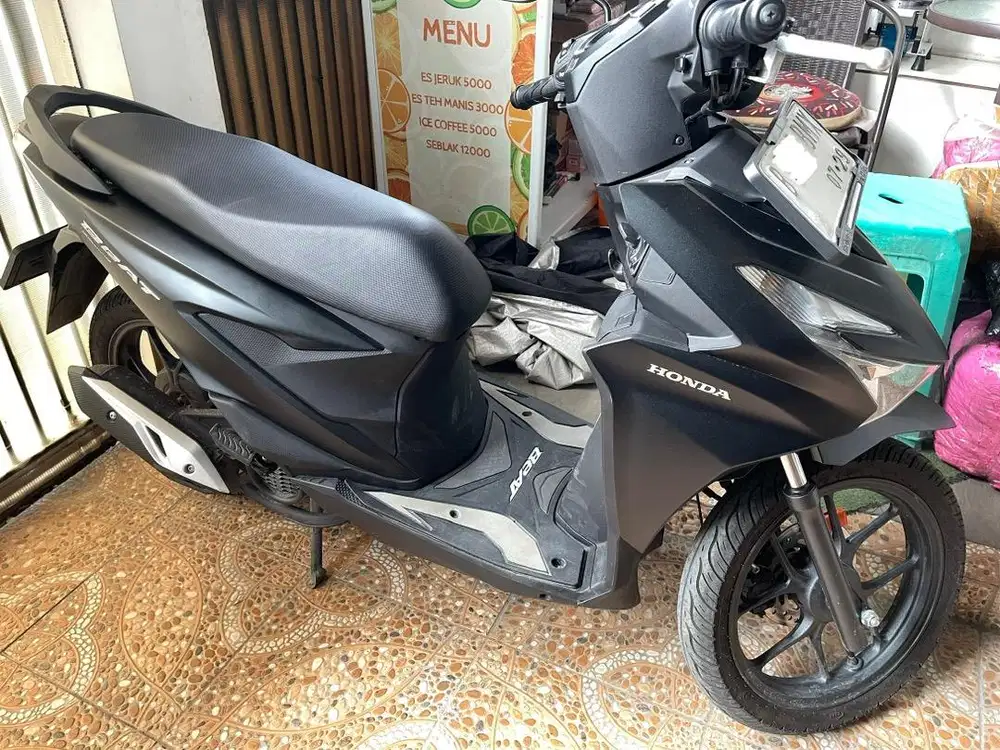 Honda Beat 2024 1.400 KM Rendah Black Mulus
