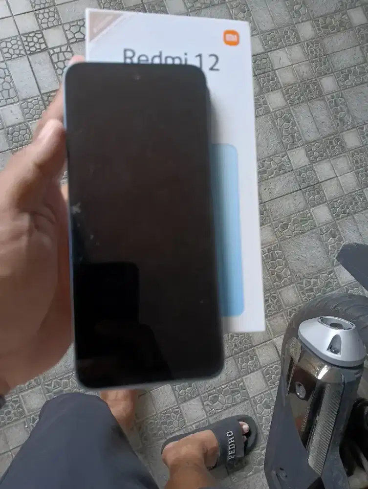 Xiaomi Redmi 12 8+4/256 Resmi mlus touch aj retak masih bgus BS TT