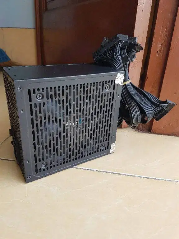 PSU Aerocool LUX RGB 550w 80+ Bronze 8 pin vga