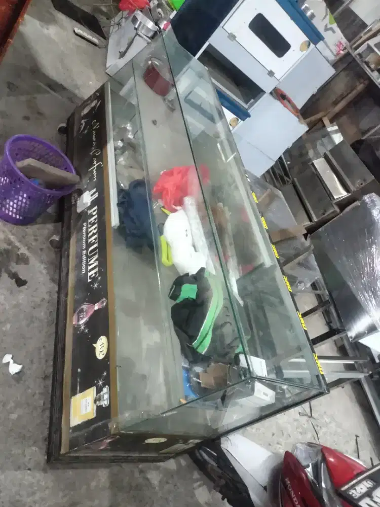 Jual etalase bekas parfum UK 200*50