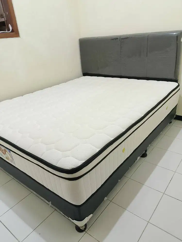 Spring bed bekas merk eagle 2m x 1.6m kondisi bagus termasuk sandaran
