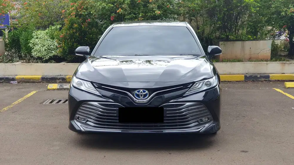 Toyota Camry 2.5 Hybrid AT Black on Black 2021 Like New KM40rb Record