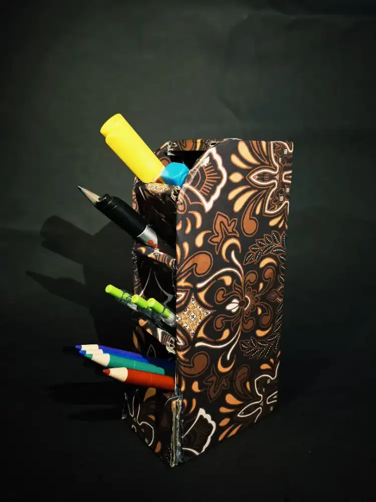 RAK PENSIL MOTIF BATIK