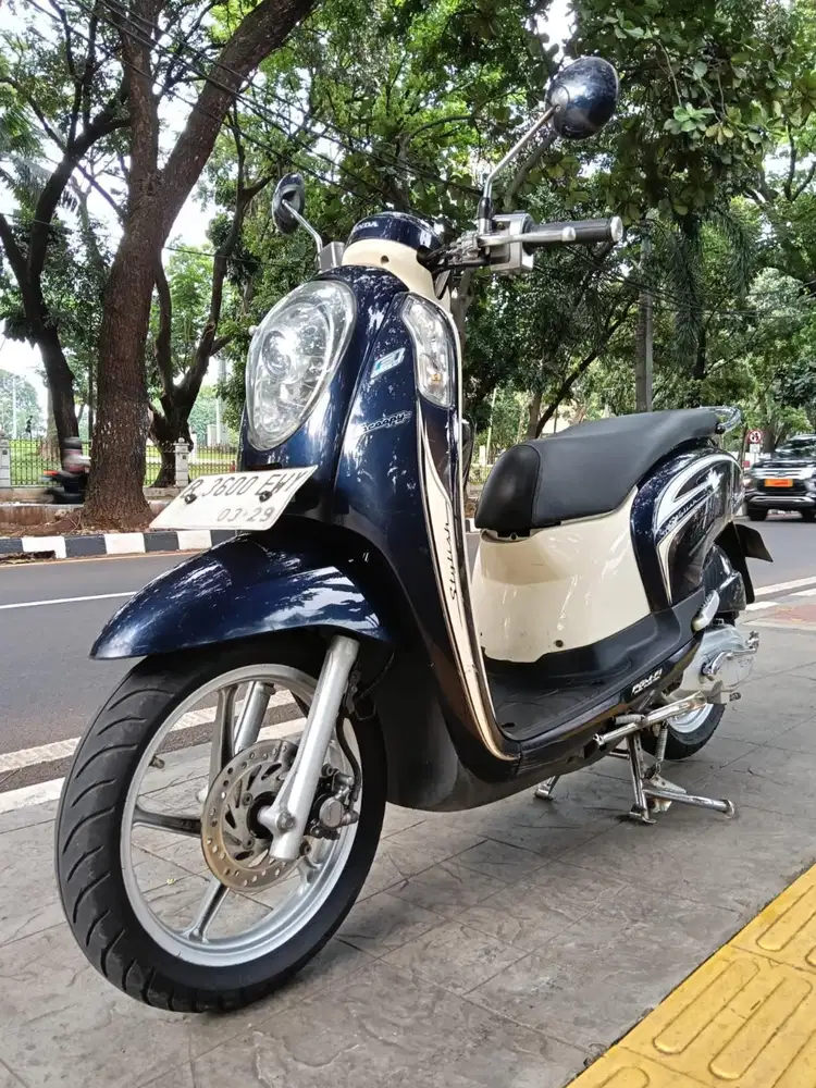 DIJUAL CASH HONDA SCOOPY CBS FI THN 2014 PAJAK IDUP SIAP PAKAI