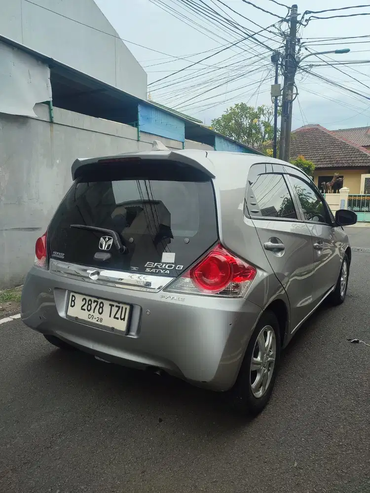 honda Brio E at th metik tahun 2018 silver nopol genap jakarta timur