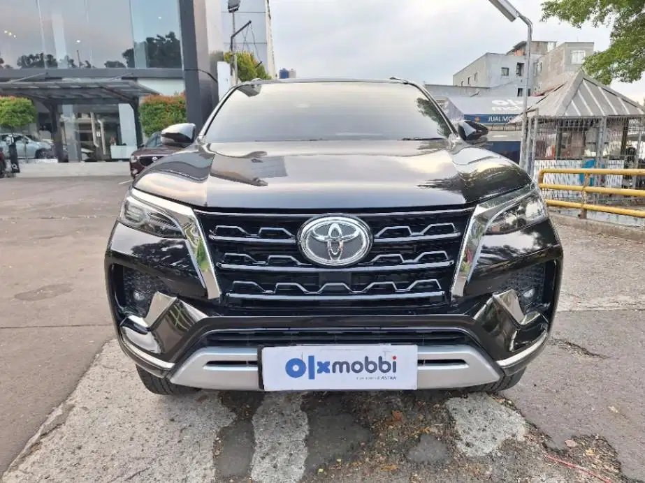 LOW DP Toyota Fortuner 2.8 VRZ GR Sport 4x4 Solar-AT 2022 JLQ