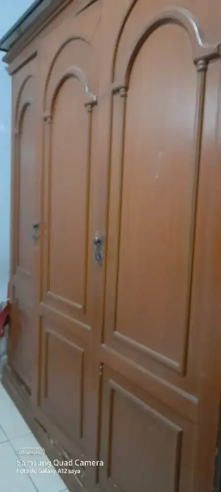 Dijual murah aja lemari kayu  3 pintu uk.160 x 50 x 180