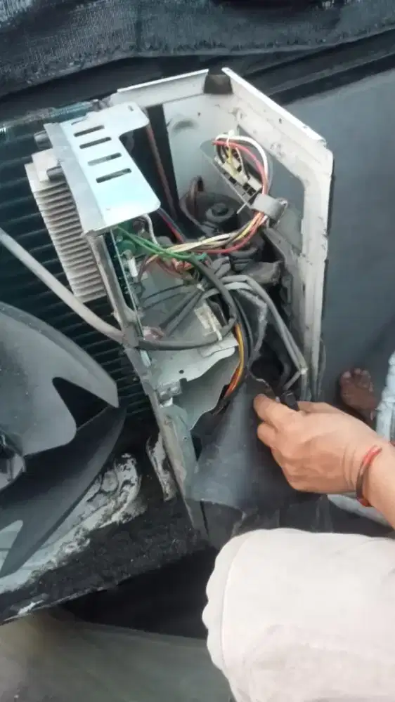 Cuci AC, service AC Bongkar pasang AC Terdekat