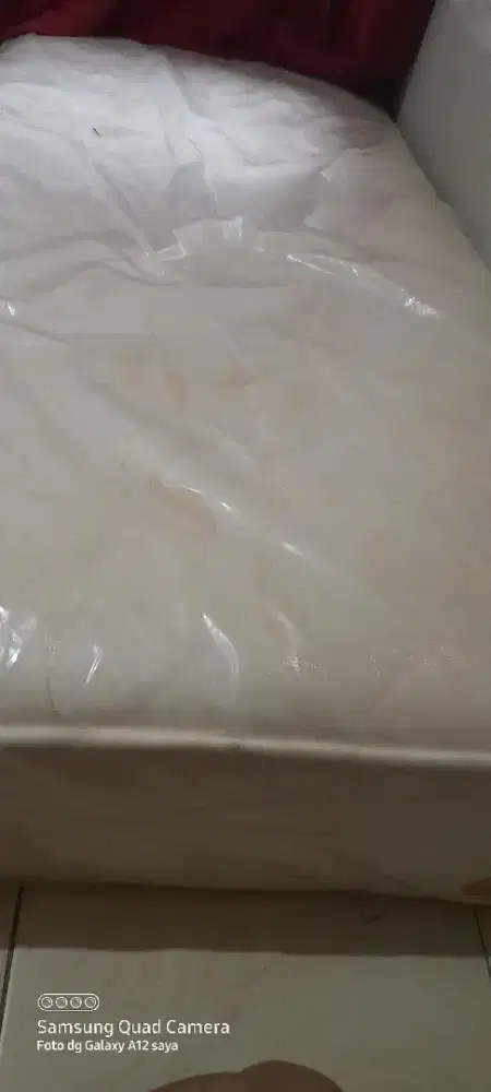 Dijual aja DIPAN  MERK  AIRLAND  UK 90X200 MASIH DLM PLASTIK