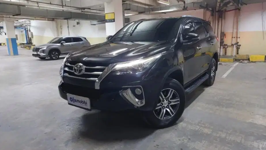 DP Rendah  18JT Toyota Fortuner 2.4 G Solar-AT 2019 Hitam