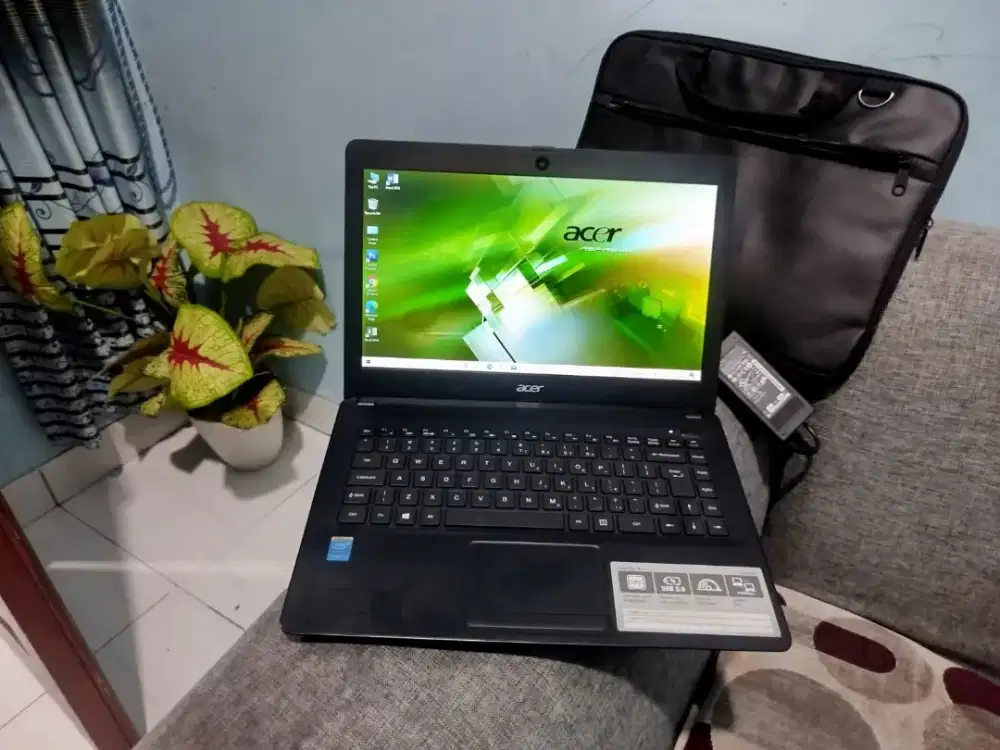 Acer Z1402 i3 gen5 /Ram8GB/SSD128GB