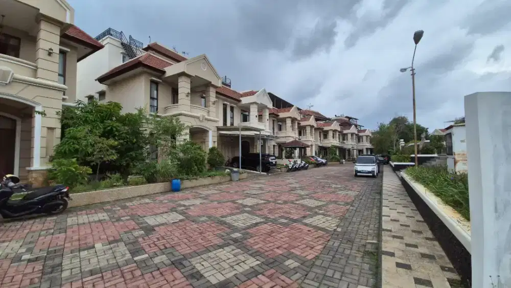 RUMAH MEWAH DI GARUNTANG