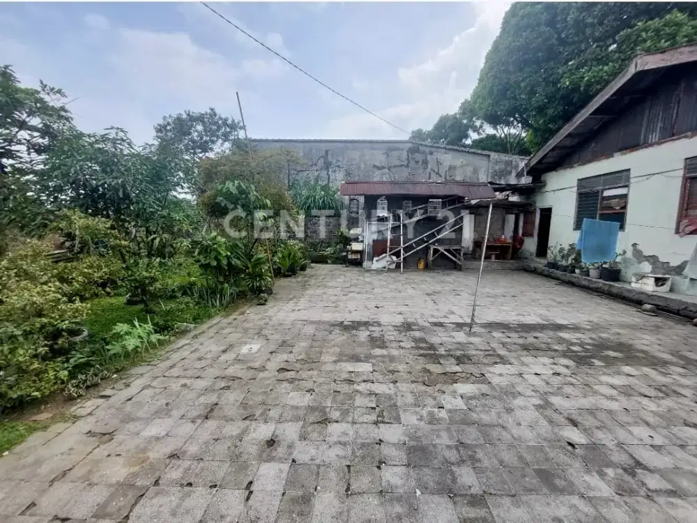 Villa Puncak Cipanas Area Dingin Jalan Raya Luas 800m2