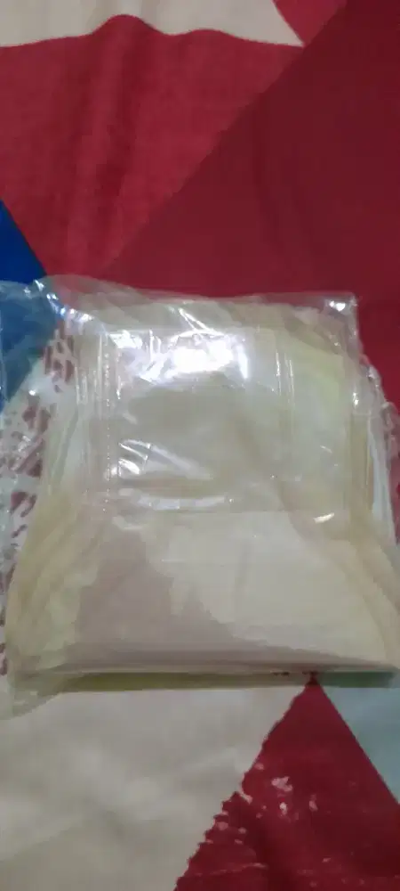 Kantong stoma dan penjepitnya