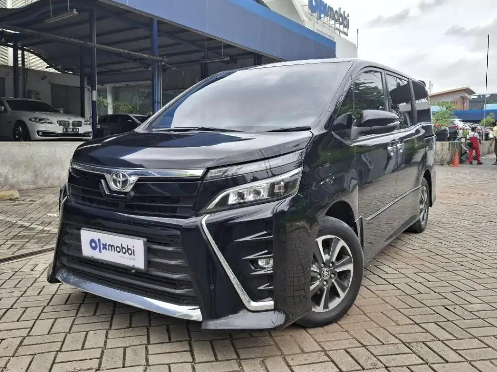 LOW DP Toyota Voxy 2.0 Bensin-AT 2021 8SB