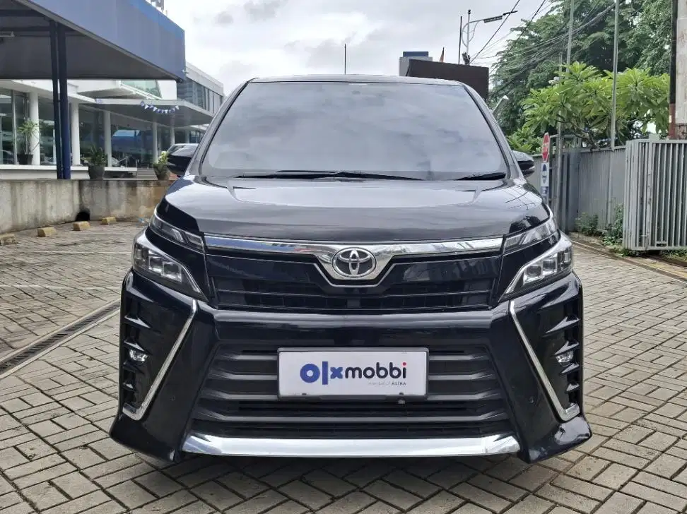 LOW DP Toyota Voxy 2.0 Bensin-AT 2021 8SB