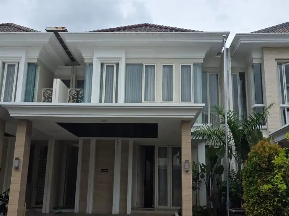 Rumah 2 Lantai, Bagus dan Siap Huni di Pakuwon Indah, SBY