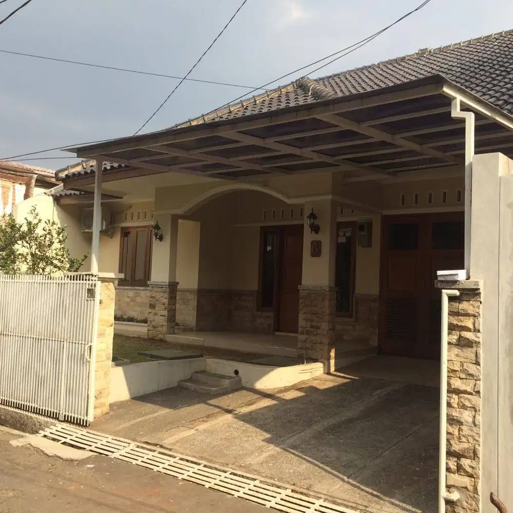 Disewakan Rumah Rapi di Turangga sudah Renovasi di pusat Kota dkt TSM