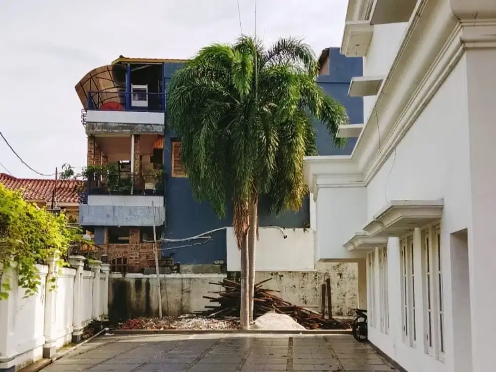 Rumah Hook 2 Lantai di Cempaka Putih Timur