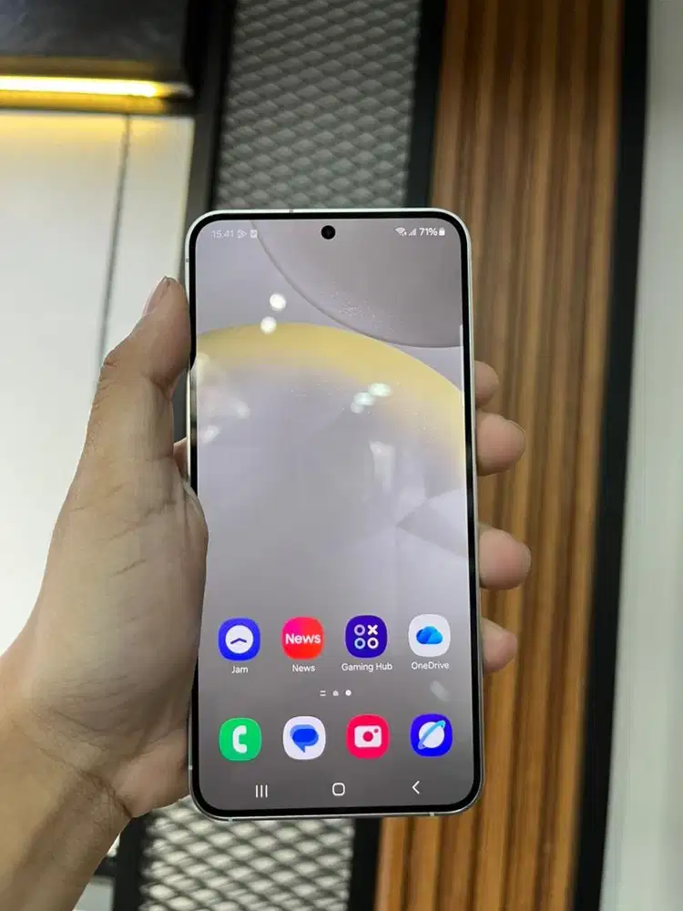 s24 5g second like new