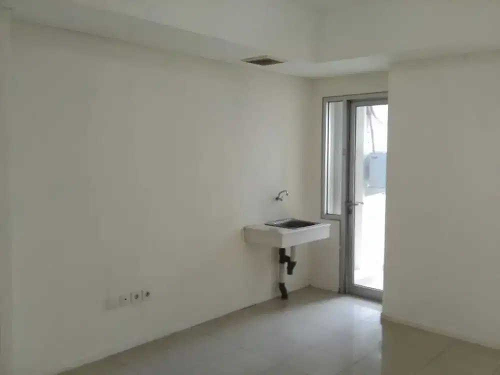 disewa apartemen green lake sunter,2kamar,unfurnished,siap huni,luas 42,lantai tengah,hoek,view danau